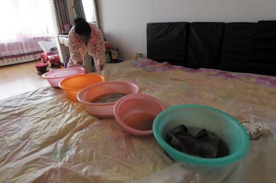藤县楼上漏水，住户失联，小区没物管，业主维权难！律师来支招……